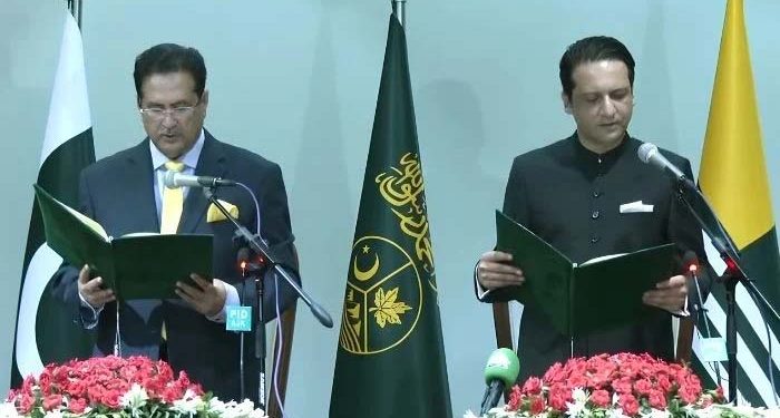 بیرسٹر افتخار گیلانی آزاد کشمیر کے 17ویں وزیراعظم منتخب، حلف اٹھا لیا