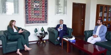 برطانوی ہائی کمشنر کی پاکستانی طلبہ کے ویزوں میں تاخیر کا معاملہ حل کرنے کی یقین دہانی