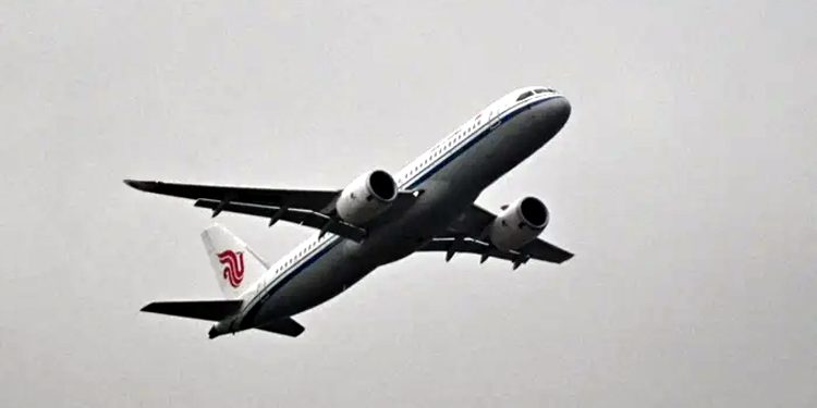 Chinese aircraft completes first international commercial flight.