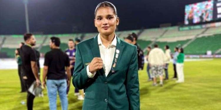 Commonwealth Games Pakistani boxer Fatima Zahra makes history by winning a bronze medal.