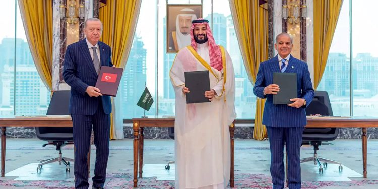 Erdogan wants more countries to join Mecca defense pact