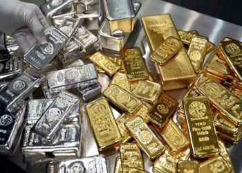 Gold price drops, silver price rises.