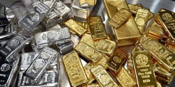 Gold price drops, silver price rises.