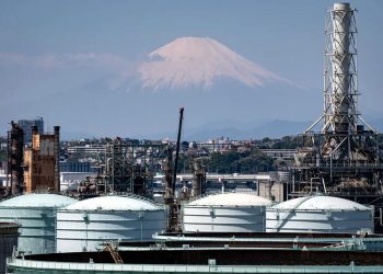 Gulf countries plan to increase overseas oil reserves due to the war involving Iran.