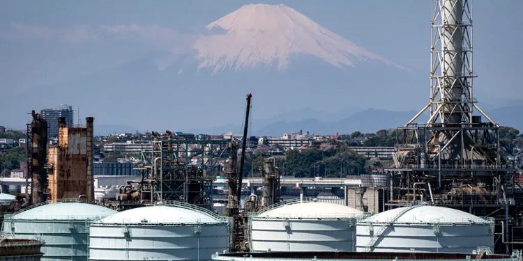 Gulf countries plan to increase overseas oil reserves due to the war involving Iran.