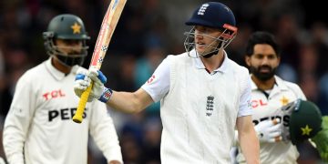 Leeds Test England in a strong position, leading Pakistan by 195 runs.