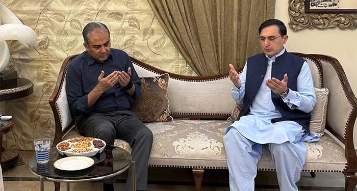 محسن نقوی کی بیرسٹر گوہر سے ملاقات ،والدہ کے انتقال پر اظہار تعزیت