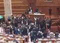 پنجاب اسمبلی میں اپوزیشن کا شدید احتجاج، سپیکر ڈائس کا گھیراؤ