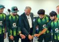 انگلینڈ میں پاکستان کرکٹ ٹیم نے یوم آزادی پر کیک کاٹا