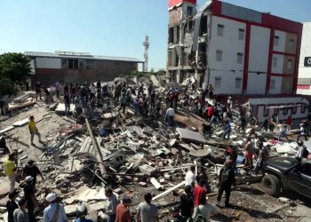 Powerful 7.4 magnitude earthquake hits the Colombian city of Cali; widespread panic ensues.