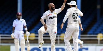 Second Test Pakistan tightens its grip on the match.