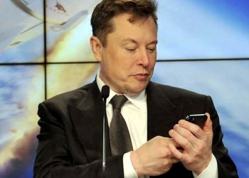 SpaceX's Starlink preparing to challenge wireless companies via mobile service.
