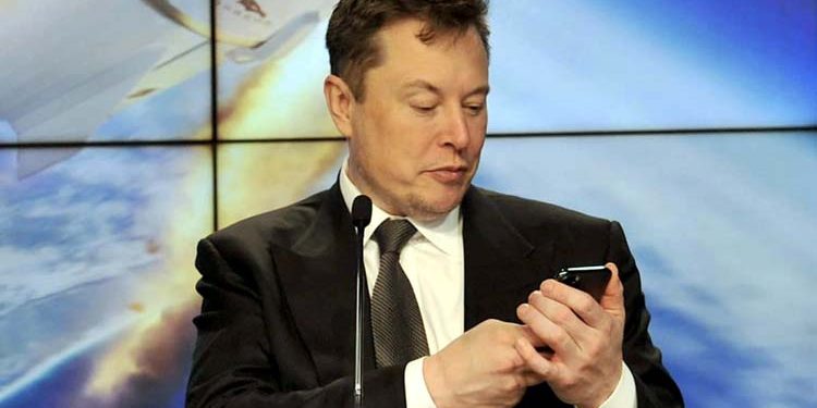 SpaceX's Starlink preparing to challenge wireless companies via mobile service.