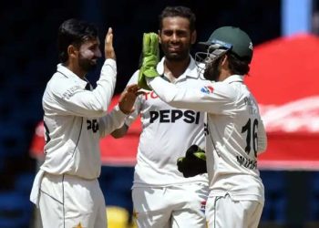 The Pakistan Test squad has arrived in England from the West Indies.
