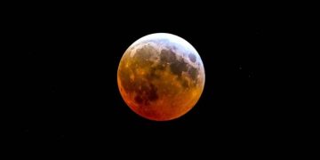 جزوی چاند گرہن 27 اور 28 اگست کی درمیانی شب ہوگا