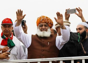 بانی پی ٹی آئی سے متعلق فیصلہ بہت پہلے آجانا چاہیئے تھا ،فضل الرحمان