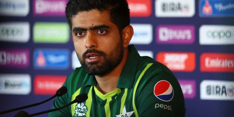 سینئر کھلاڑی کو باہر بٹھانے میں کوئی برائی نہیں،بابر اعظم