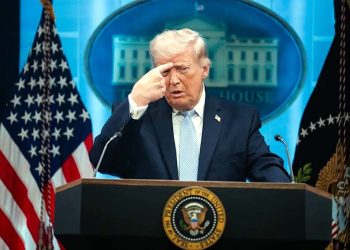 Trump's threats, then a U-turn! The world stunned by shifting statements.