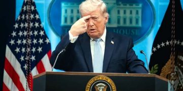 Trump's threats, then a U-turn! The world stunned by shifting statements.