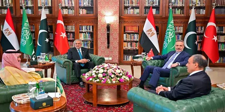 Turkish Foreign Minister invites Pakistan to attend Istanbul meeting, Ishaq Dar backs up