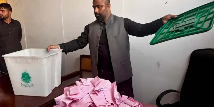 آزاد کشمیر الیکشن ،ن لیگ 2سیٹوں پر کامیاب،10 پر آگے