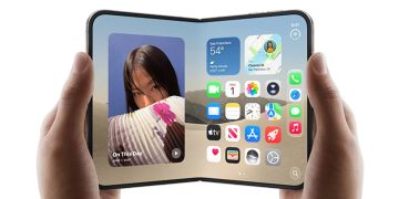 Apple's new foldable phone to feature expensive screen; three-year exclusive deal with Samsung.