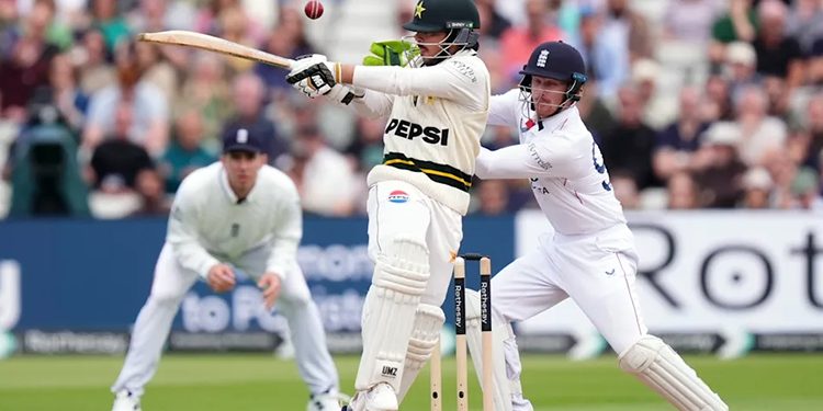 Birmingham Test Pakistan sets England a target of 130 runs; brilliant partnership between Razaullah and Abbas.