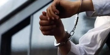 Call center allegedly defrauding foreign nationals busted in Karachi; 7 suspects arrested.