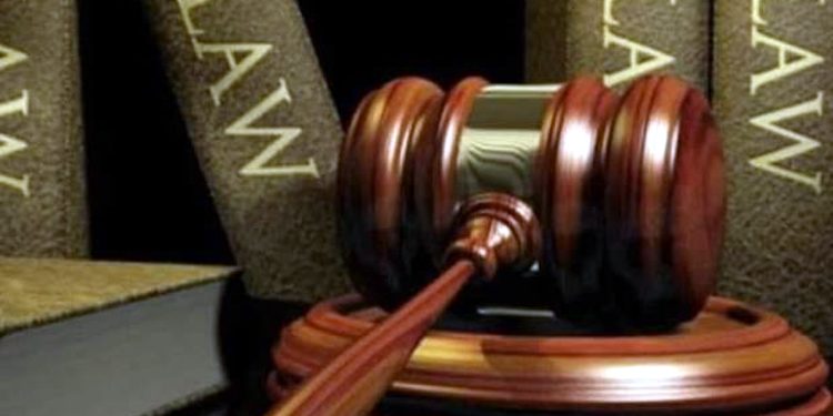 Civil and criminal proceedings regarding the same matter cannot run simultaneously Federal Constitutional Court.
