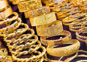 Gold becomes more expensive; price of one tola rises by Rs 3,900.