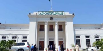 خیبرپختونخوا میں گورنر راج یا ایمرجنسی؟ آئین میں کیا طریقہ کار ہے