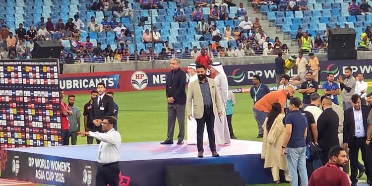 India once again plays with the game, refuses to accept the Asia Cup trophy