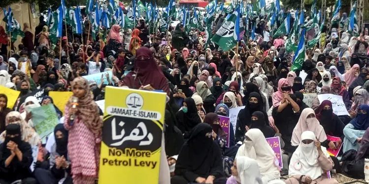 Jamaat-e-Islami's call for a shutter-down strike against the petroleum levy markets closed in some areas, open in others.