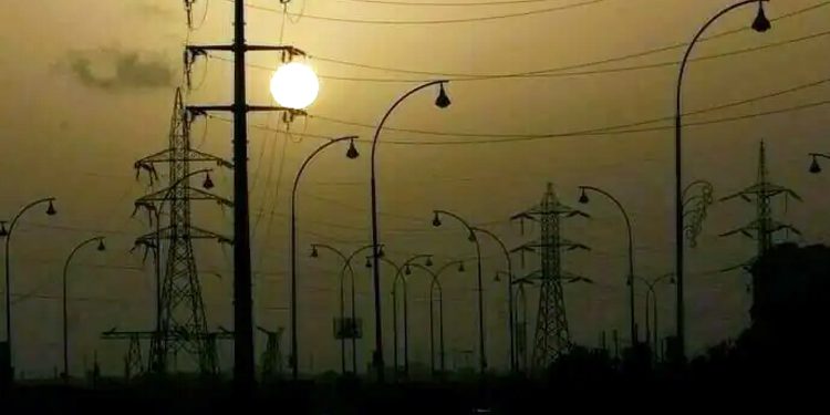 Load shedding despite power surplus, power outage in Lahore for 4 hours at night