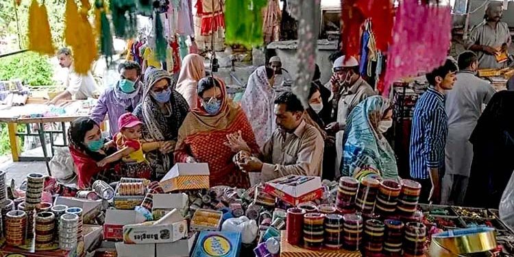 Markets to close at 9 PM; traders and the public concerned over the government's decision.