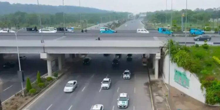 پی ٹی آئی کےلانگ مارچ سے پہلے موٹر وے کئی مقامات سے بند