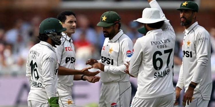 New controversy in Pakistan cricket team after defeat in England, mobile phones of 2 players confiscated