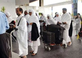 Polio, meningitis and influenza vaccines mandatory for Umrah pilgrims, only one center in Lahore, rush of pilgrims