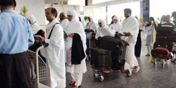 Polio, meningitis and influenza vaccines mandatory for Umrah pilgrims, only one center in Lahore, rush of pilgrims