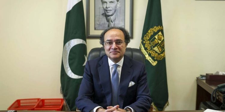 احتجاج اور دھرنوں سے معیشت کو یومیہ 120 ارب روپے نقصان کا خدشہ ہے، وزیر خزانہ