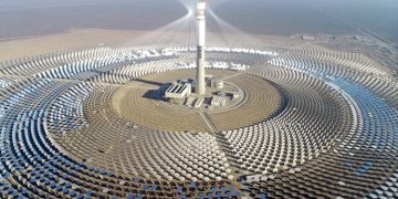 Solar power generation in China has surpassed that of coal-fired power plants.