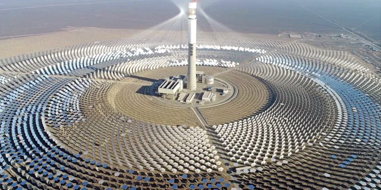Solar power generation in China has surpassed that of coal-fired power plants.