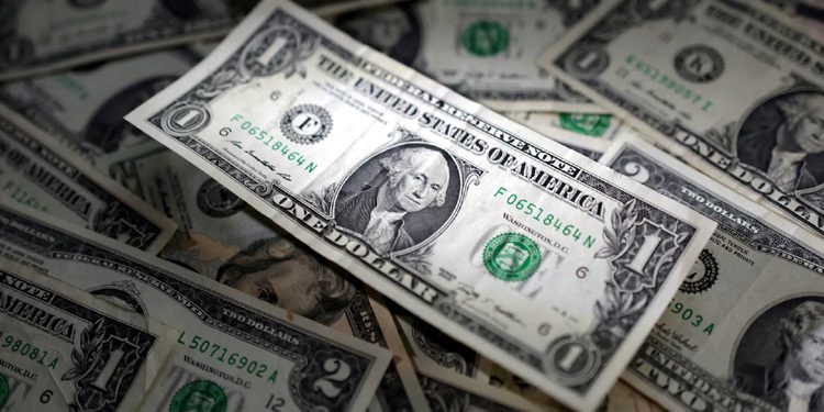 The US dollar weakened for the second consecutive month; the dollar index fell by 0.9 percent in August.