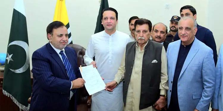 Who will be the new President of Azad Kashmir Voting is underway, with Najeeb Naqi and Latif Akbar as the contenders.