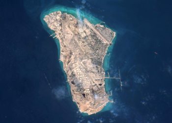 Why are Larak and Kharg Islands so important for Iran