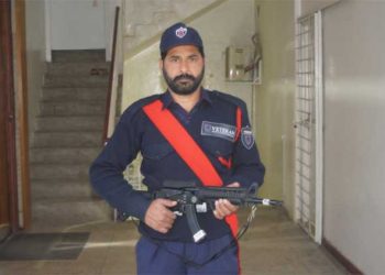 12-hour shifts, a salary of only 30,000! Why is the life of a security guard in Pakistan valued so cheaply