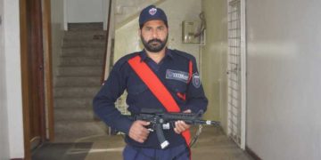 12-hour shifts, a salary of only 30,000! Why is the life of a security guard in Pakistan valued so cheaply