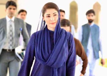 وزیراعلیٰ مریم نوازکا دورہ  منڈی بہاؤالدین،عوام کی طرف سے پرتپاک استقبال ،پھولوں کی پتیاں نچھاور