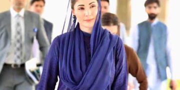 وزیراعلیٰ مریم نوازکا دورہ  منڈی بہاؤالدین،عوام کی طرف سے پرتپاک استقبال ،پھولوں کی پتیاں نچھاور