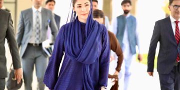 Chief Minister Maryam Nawaz visits Mandi Bahauddin, receives warm welcome from the people, showering flower petals